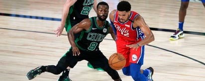 Celtics se adelantan y ganan a 76ers