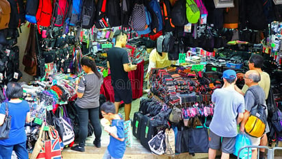 Vendía 100 mochilas; hoy, si acaso, una