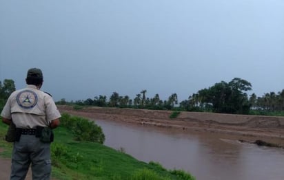 Evacuan a 40 personas por huracán 'Genevieve' en Jalisco