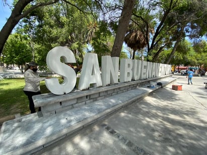 Instalan letras en  la Plaza Principal