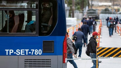 Los usuarios de transporte publico son los que mas batallan en seguir las medidas sanitarias 