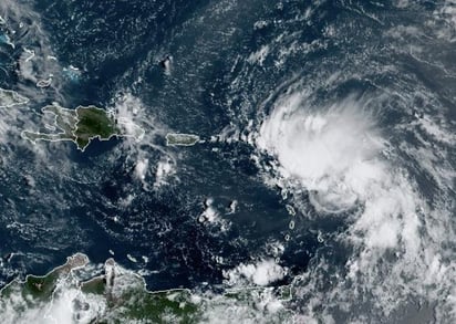 Trece se convierte en la tormenta tropical Laura