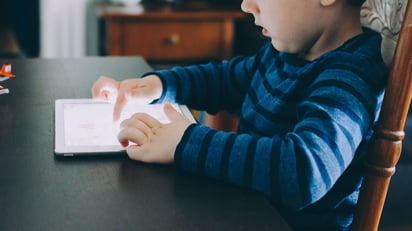 ¿Vas a descargar una app para niños? Tienes que conocer esto: Debes verificar que sean seguras y que no representen una amenaza para el menor