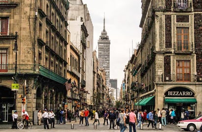 Reubicarán a comerciantes vulnerables que venden en el Zócalo