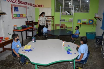 Extrañaban niños el salón de clases y regresan con gusto