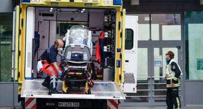 Navalni sigue grave y en coma pero estable, según el hospital berlinés