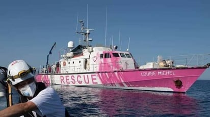 La Guardia Costera italiana acude en ayuda del barco humanitario de Banksy