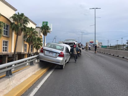 Jovencitos causan accidente