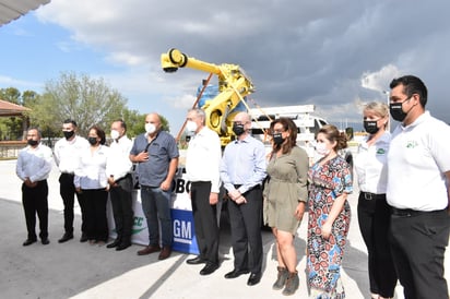 Entrega la General Motors brazo robótico a la UTRCC