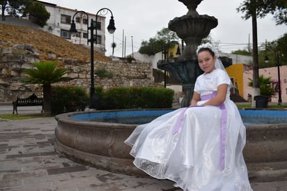 Celebra Mía Daniela su primera comunión