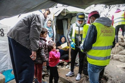 15 Casos de COVID-19 en campo de refugiados de Moria tras 2,000 pruebas