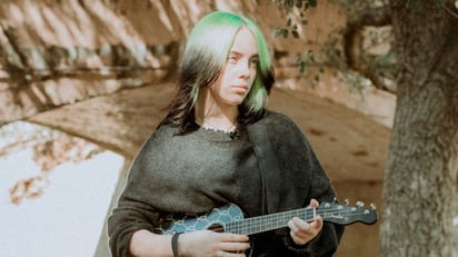 Billie Eilish y su ukelele personalizado