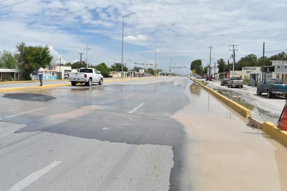 Fuga de agua sobre Bulevar Magisterio suspende servicio