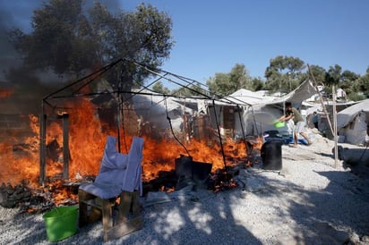 Estallan nuevos incendios en el campo de Moria