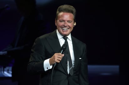 Al pendiente de su mariachi: Luis Miguel