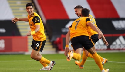 Raúl Jiménez celebra el centenar de partidos con gol y victoria