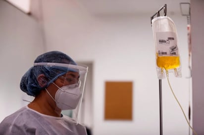 Terapia con plasma de convalecientes puede disminuir la gravedad de COVID-19