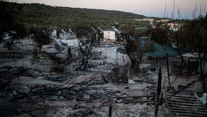 Llegan a Alemania los primeros 109 refugiados de campo griego de Moria