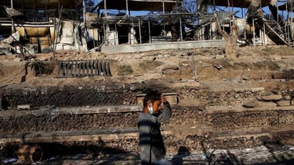 Policía griega detiene a cinco migrantes por el incendio del campo de Moria