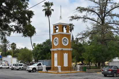 Repararán histórico reloj de Nadadores 