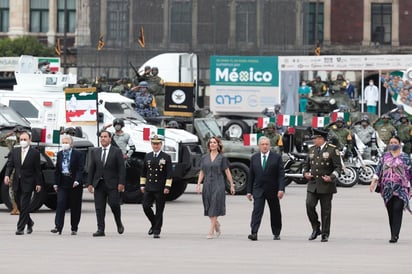 Encabeza AMLO desfile militar en el Zócalo capitalino: Conmemora el 210 aniversario de la Independencia de México