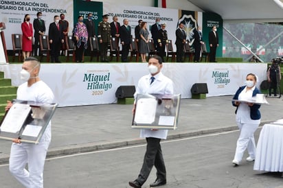 Entrega AMLO la presea 'Miguel Hidalgo' a profesionales de la Salud: Reconoce su destacada actuación en atender la emergencia sanitaria del COVID-19