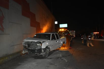 Se estrella contra puente en bulevar de Monclova