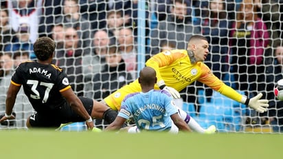 Jiménez marca, pero no evita la derrota ante el City