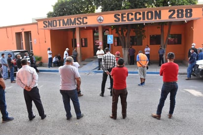 Obreros en resguardo amenazan con tomar instalaciones de la 288