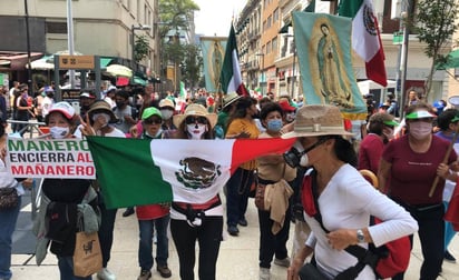 Integrantes del Frenaaa instalan plantón en el Zócalo