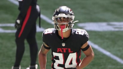 A.J. Terrell de  Falcons, a la lista  de reservas COVID-19