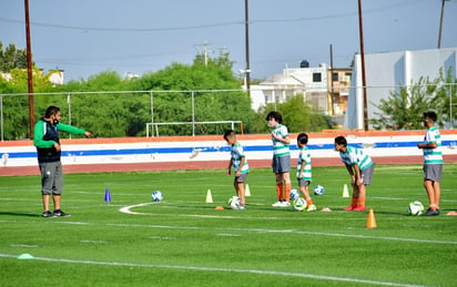 Arrancaron las clínicas deportivas con la participación de 160 jóvenes