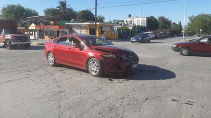 Se pasa alto y provoca accidente