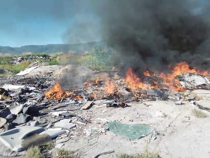 Buscan eliminar basurero  clandestino de Nadadores