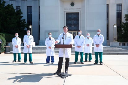 Trump podría ser dado de alta el lunes; equipo médico asegura que sigue mejorando