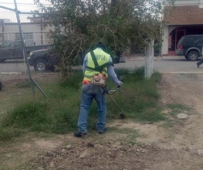 Ordenan autoridades municipales brigada de limpieza en escuelas 