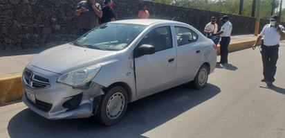 Mujer al volante impacta a motociclistas