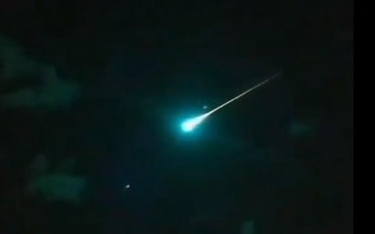 Captan avistamiento de meteorito que impacta en Tamaulipas