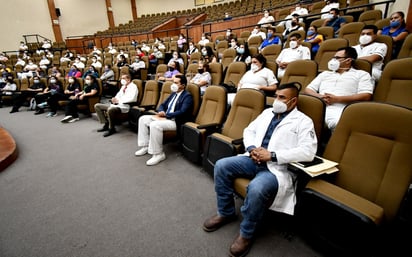 Capacitan a  personal de salud sobre manejo COVID-19