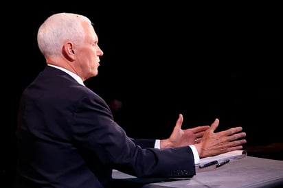 Una mosca, la invitada no deseada del debate Pence-Harris que se hizo viral