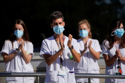 España suma 12,423 nuevos casos de COVID-19 y 126 muertes más