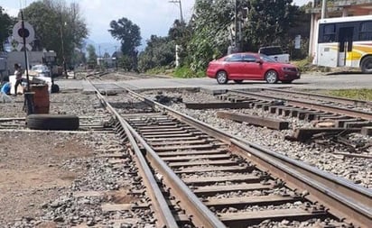 Cumplen una semana bloqueos en vías de tren en Uruapan, Michoacán