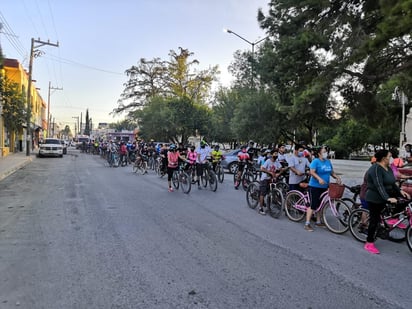 Familias asisten a  rodada  ciclista 