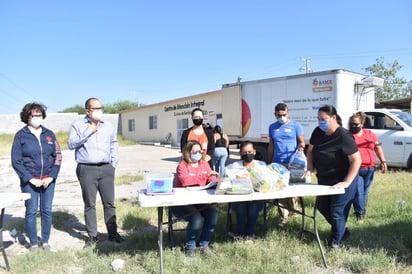 Lleva caritas siderúrgica apoyos a vecinos de colinas de santiago