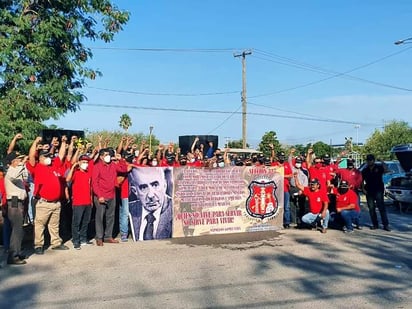 Recuerdan los ‘Napistas’ con ofrenda floral a Gómez Sada 