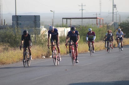 Enrique García gana carrera ciclista