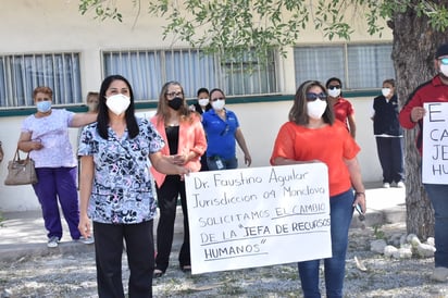 Con pancartas piden el cese de la jefa de recursos humanos de la SS 