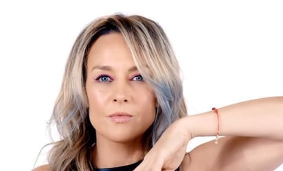 Fey aparece con cambio de look a sus 47 años