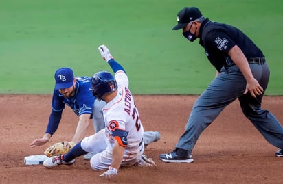 Carlos Correa le  da vida a Astros 