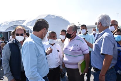 Obreros en  resguardo abordan al gobernador